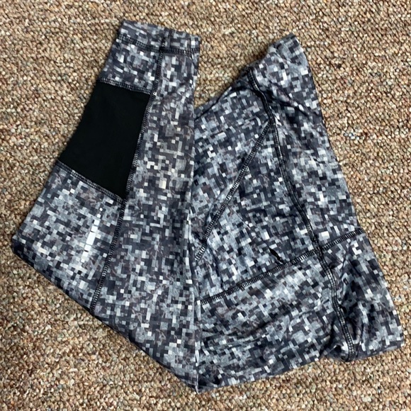 Avia capris length blk gray yoga pants - Size medium - Picture 1 of 14